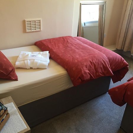The Bank House Bed & Breakfast คินลอคคลีเวน ภายนอก รูปภาพ
