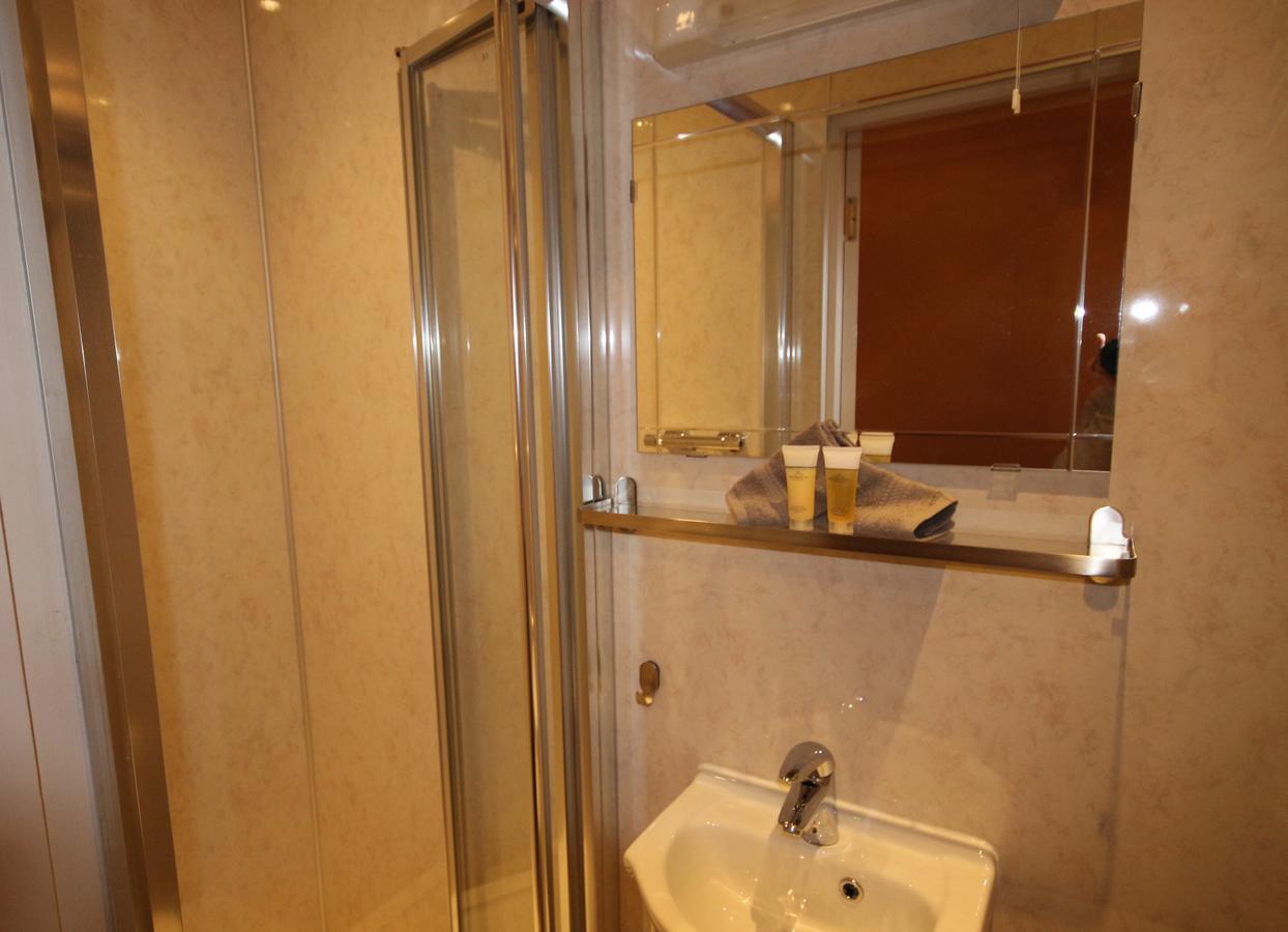 The Bank House Bed & Breakfast คินลอคคลีเวน ภายนอก รูปภาพ