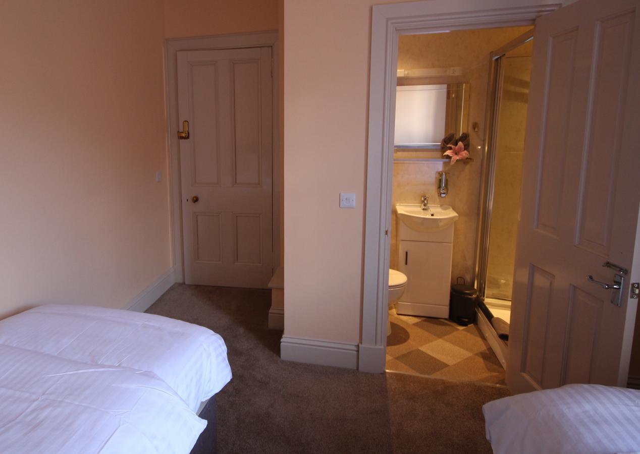 The Bank House Bed & Breakfast คินลอคคลีเวน ภายนอก รูปภาพ
