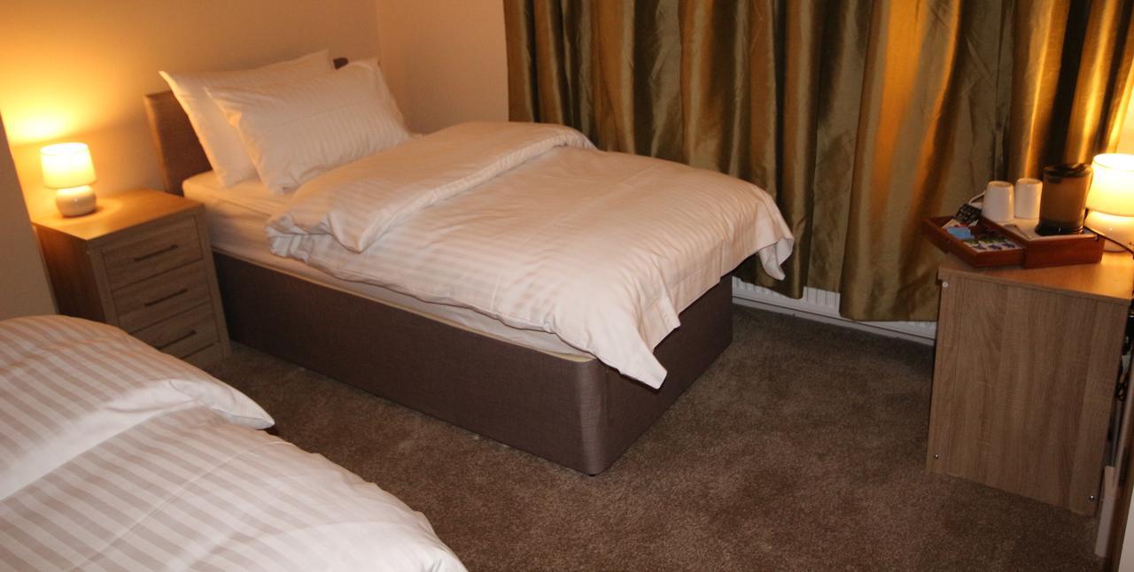 The Bank House Bed & Breakfast คินลอคคลีเวน ภายนอก รูปภาพ